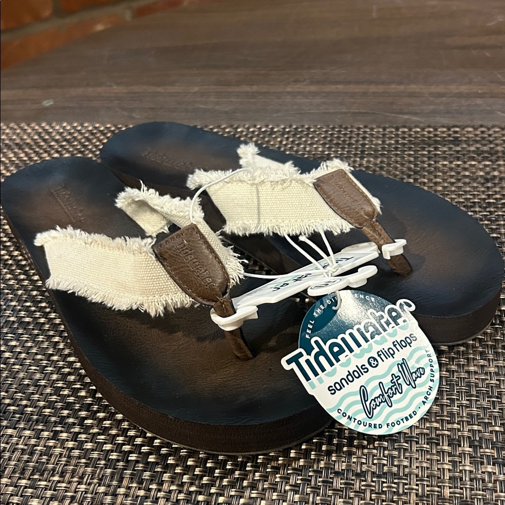 NWT Tidewater Frayed Canvas Strap Flip Flops - Black & Cream